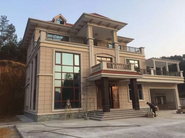 真石漆施工為什么會(huì)出現(xiàn)掉砂？
